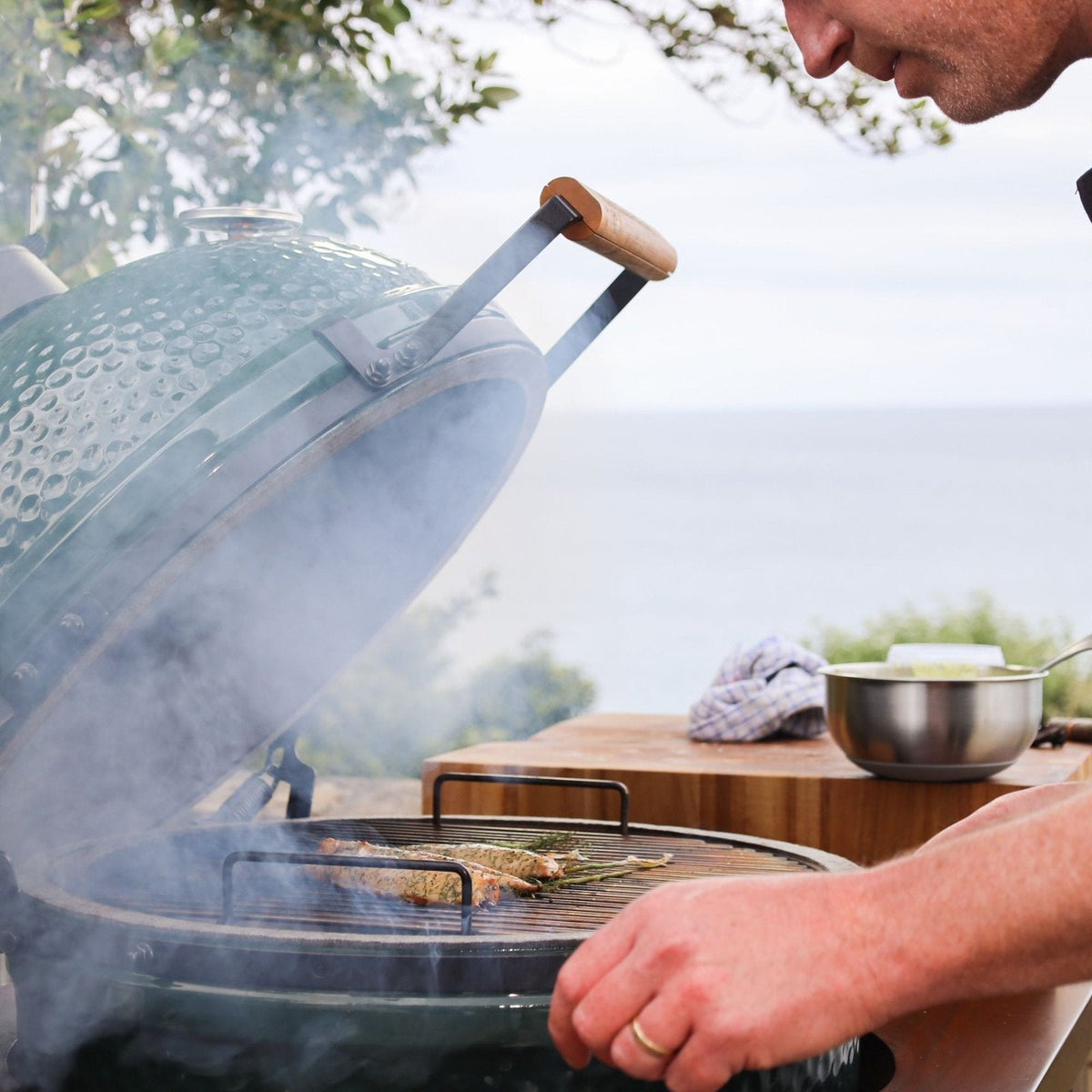 Big Green Egg Large Kamado Grill – 18 in Ceramic Charcoal Grill & Smoker